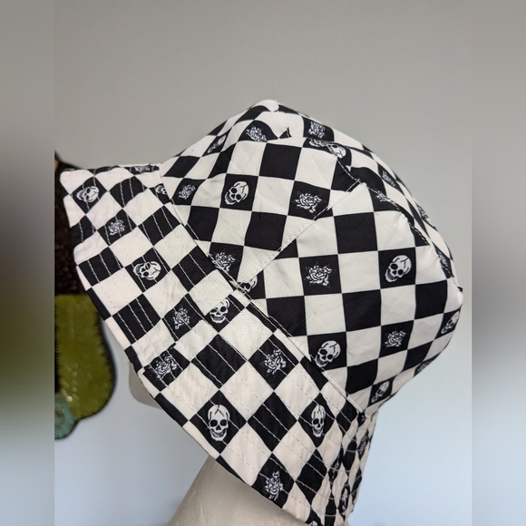 Ed Hardy - Picture 2 of 6